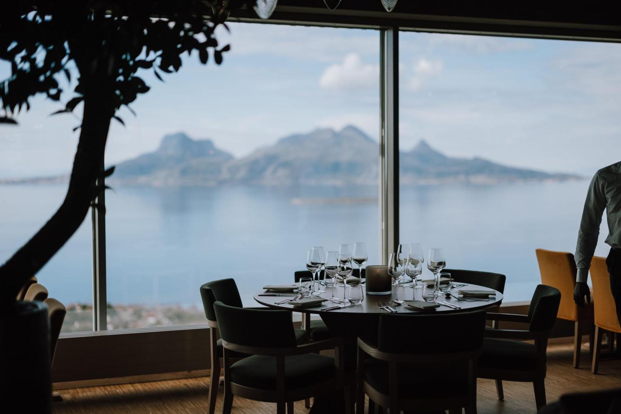 Wood Hotel 보도 외부 사진